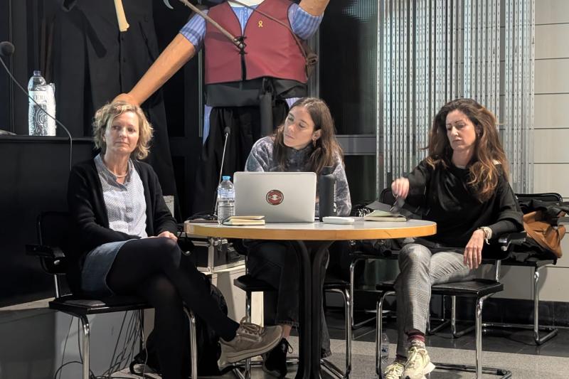 Clara Basiana, al centre, amb les altres dues pontents de la xerrada