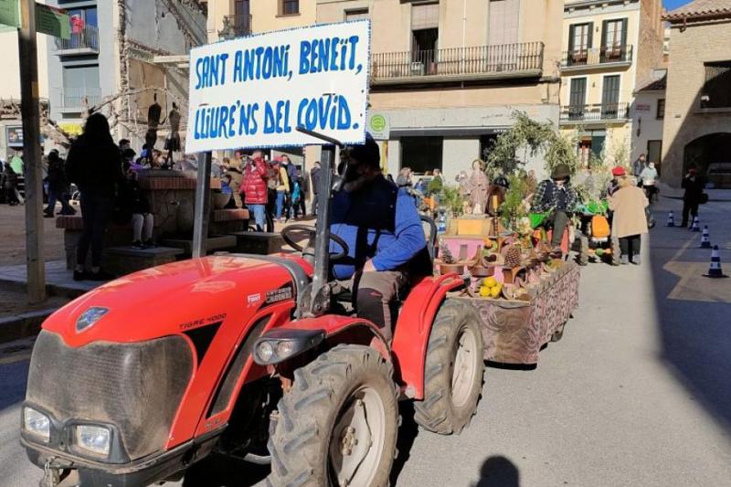 El tractor de Can Baió reclama el final del la pandèmia / G.Permanyer