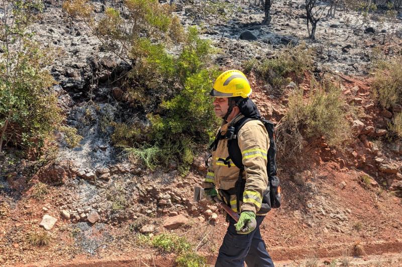 Bomber a la zona afectada pel foc.