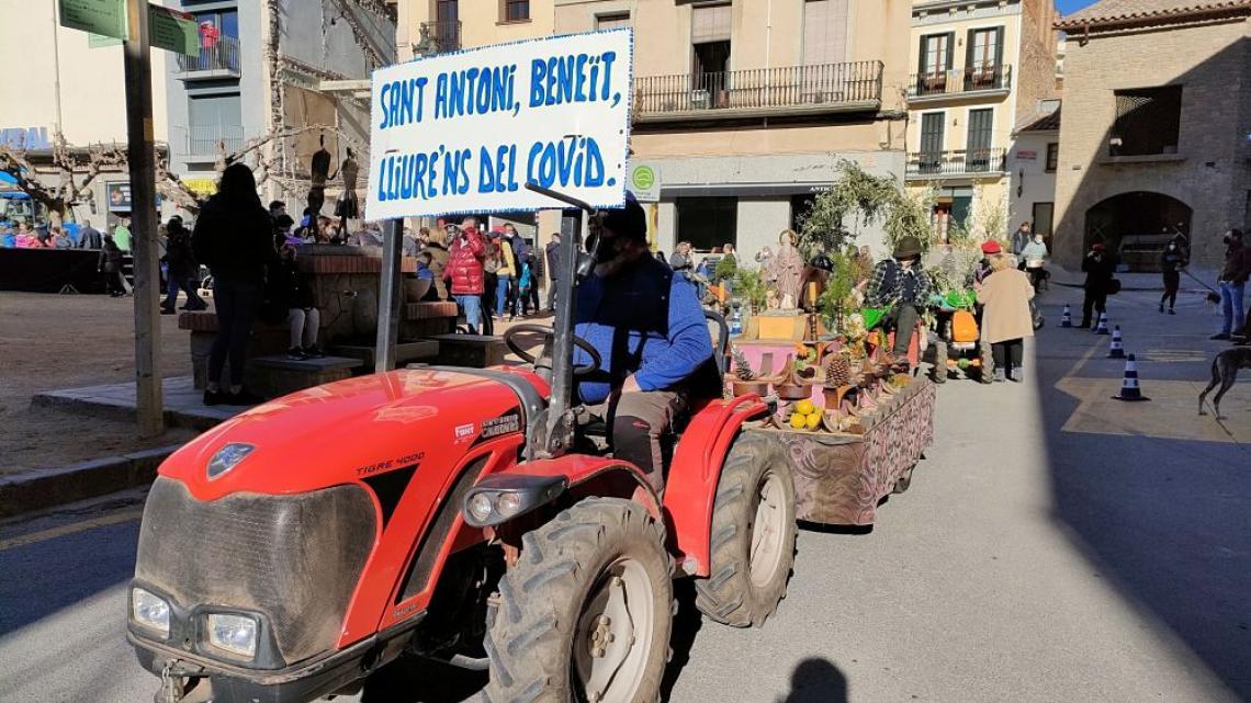 El tractor de Can Baió reclama el final del la pandèmia / G.Permanyer
