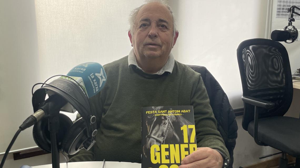 Ciscu Garriga, president del gremi de Sant Antoni Abat de Sant Feliu, aquest dimarts als estudis d'Ona Codinenca.