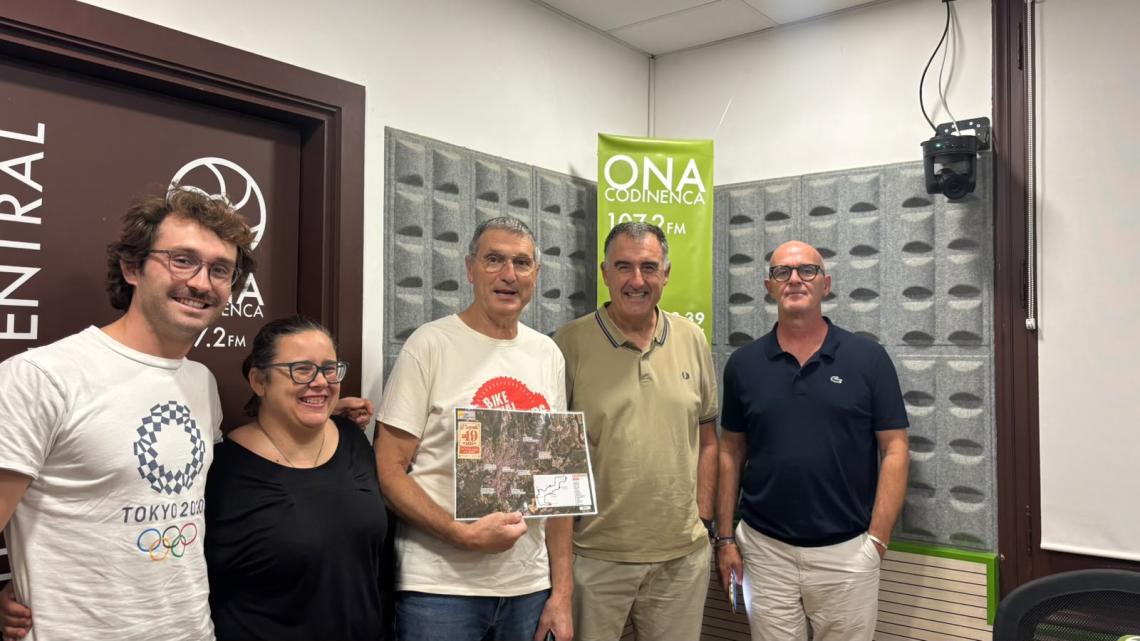 Els protagonistes del Bike Trial Legends, durant la seva visita al Tu Jugues