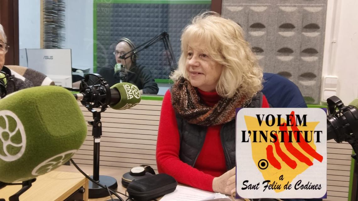 “Rosa Riera als estudis d’Ona Codinenca durant la gravació del programa Vivències, explicant la lluita ciutadana per l’Institut de Sant Feliu de Codines.”