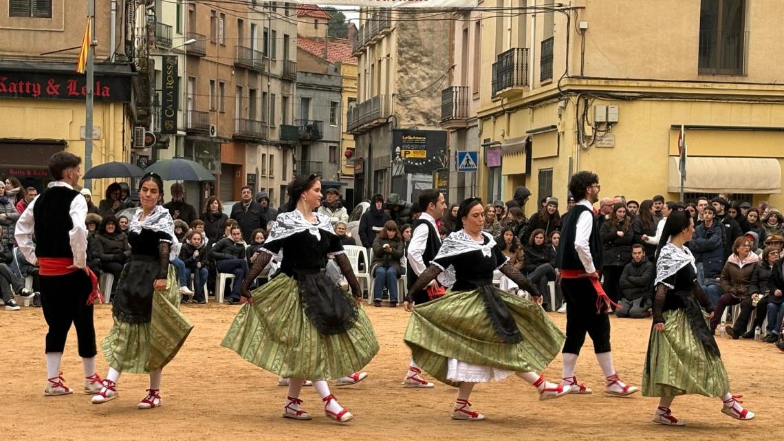 Ballada de la dansa de Sant Antoni que finalment es va poder fer a la plaça.