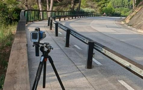 El nou cinemòmetre de la Policia Local de Sant Feliu en una de les carreteres del poble.