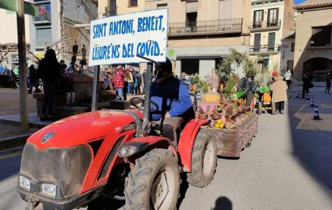 El tractor de Can Baió reclama el final del la pandèmia / G.Permanyer