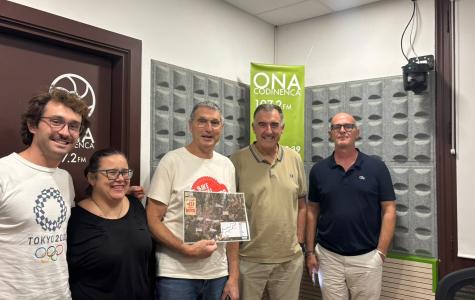 Els protagonistes del Bike Trial Legends, durant la seva visita al Tu Jugues