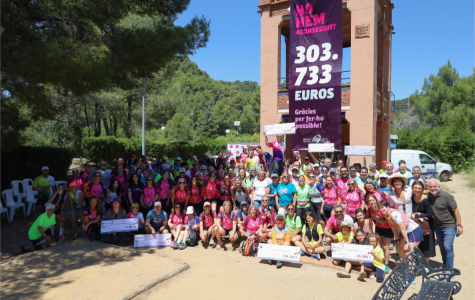 Fundacions, voluntaris, participants i organitzadors en la foto de família del final de l'acte / Marta Vázquez 