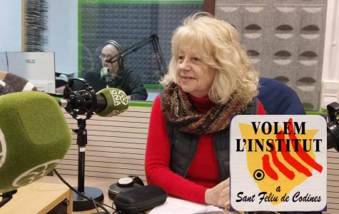 “Rosa Riera als estudis d’Ona Codinenca durant la gravació del programa Vivències, explicant la lluita ciutadana per l’Institut de Sant Feliu de Codines.”