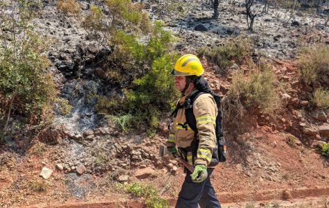 Bomber a la zona afectada pel foc.
